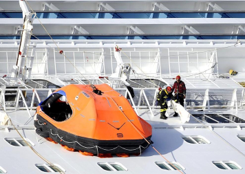 Varias personas han muerto y otras han resultado heridas, mientras continúan las labores de rescate de los pasajeros del crucero Costa Concordia, que encalló la noche del viernes en la isla italiana de Giglio.