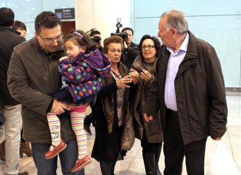 Varias personas han muerto y otras han resultado heridas, mientras continúan las labores de rescate de los pasajeros del crucero Costa Concordia, que encalló la noche del viernes en la isla italiana de Giglio.