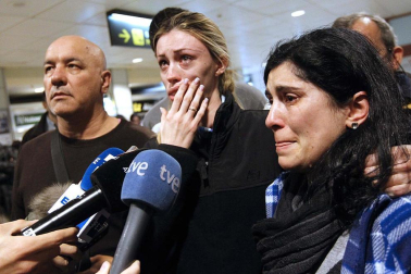 Varias personas han muerto y otras han resultado heridas, mientras continúan las labores de rescate de los pasajeros del crucero Costa Concordia, que encalló la noche del viernes en la isla italiana de Giglio.