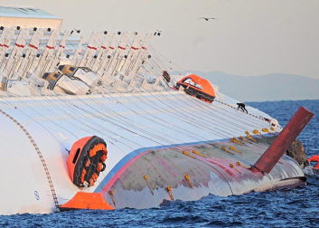 Varias personas han muerto y otras han resultado heridas, mientras continúan las labores de rescate de los pasajeros del crucero Costa Concordia, que encalló la noche del viernes en la isla italiana de Giglio.