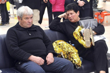 Varias personas han muerto y otras han resultado heridas, mientras continúan las labores de rescate de los pasajeros del crucero Costa Concordia, que encalló la noche del viernes en la isla italiana de Giglio.