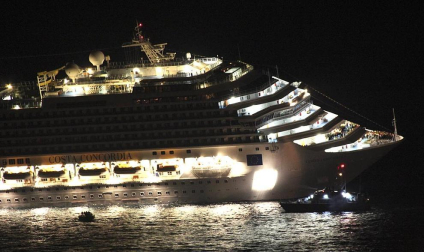 Varias personas han muerto y otras han resultado heridas, mientras continúan las labores de rescate de los pasajeros del crucero Costa Concordia, que encalló la noche del viernes en la isla italiana de Giglio.