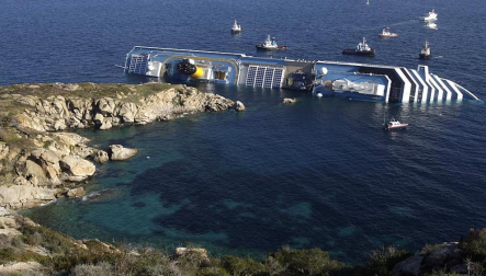 Varias personas han muerto y otras han resultado heridas, mientras continúan las labores de rescate de los pasajeros del crucero Costa Concordia, que encalló la noche del viernes en la isla italiana de Giglio.