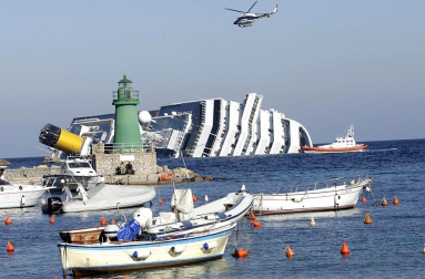 Varias personas han muerto y otras han resultado heridas, mientras continúan las labores de rescate de los pasajeros del crucero Costa Concordia, que encalló la noche del viernes en la isla italiana de Giglio.