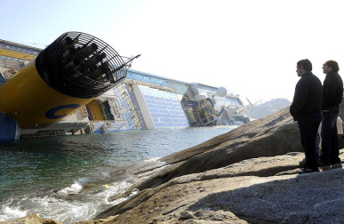 Varias personas han muerto y otras han resultado heridas, mientras continúan las labores de rescate de los pasajeros del crucero Costa Concordia, que encalló la noche del viernes en la isla italiana de Giglio.