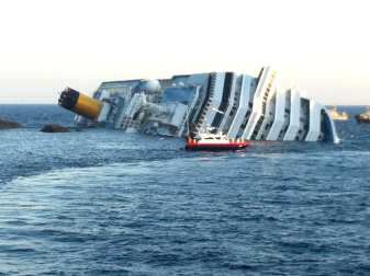 Varias personas han muerto y otras han resultado heridas, mientras continúan las labores de rescate de los pasajeros del crucero Costa Concordia, que encalló la noche del viernes en la isla italiana de Giglio.