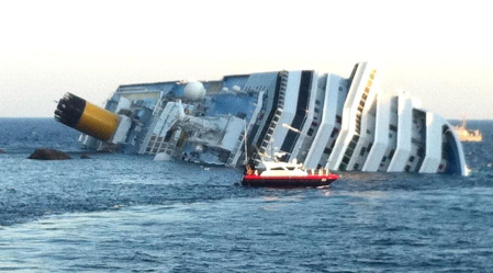 Varias personas han muerto y otras han resultado heridas, mientras continúan las labores de rescate de los pasajeros del crucero Costa Concordia, que encalló la noche del viernes en la isla italiana de Giglio.