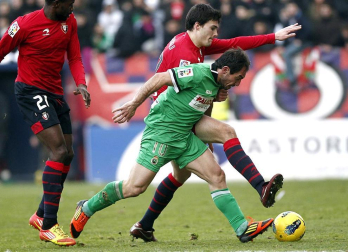 Imágenes del partido entre Osasuna y Racing en el Reyno de Navarra