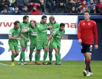 Imágenes del partido entre Osasuna y Racing en el Reyno de Navarra