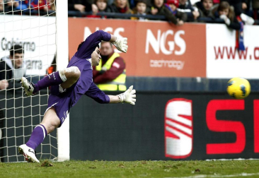 Imágenes del partido entre Osasuna y Racing en el Reyno de Navarra