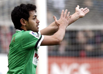 Imágenes del partido entre Osasuna y Racing en el Reyno de Navarra