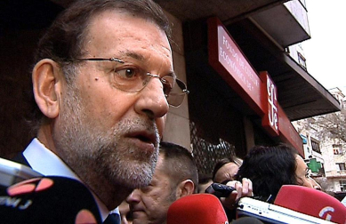 Numerosos políticos acuden a la capilla ardiente de Fraga