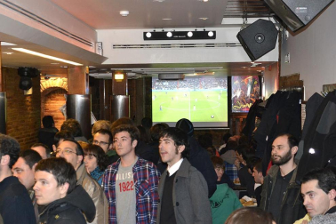 Los pamploneses disfrutan del partido de ida de cuartos de final de la Copa del Rey que enfrentó a Real Madrid y Barça