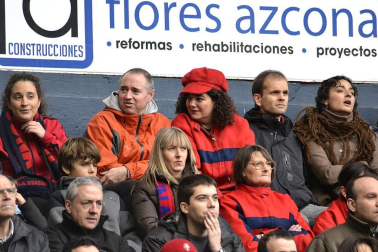 Imágenes de los aficionados de Osasuna durante el partido de Liga que enfrentó al equipo navarro con el Valencia