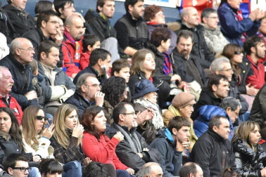 Imágenes de los aficionados de Osasuna durante el partido de Liga que enfrentó al equipo navarro con el Valencia