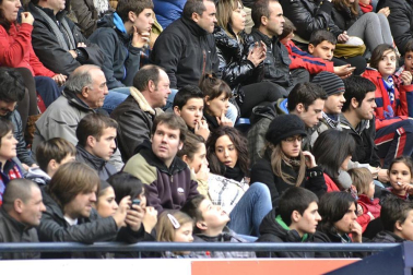 Imágenes de los aficionados de Osasuna durante el partido de Liga que enfrentó al equipo navarro con el Valencia