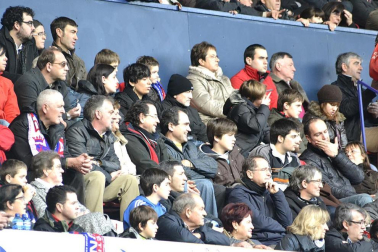 Imágenes de los aficionados de Osasuna durante el partido de Liga que enfrentó al equipo navarro con el Valencia