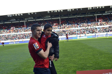 Imágenes de los aficionados de Osasuna durante el partido de Liga que enfrentó al equipo navarro con el Valencia