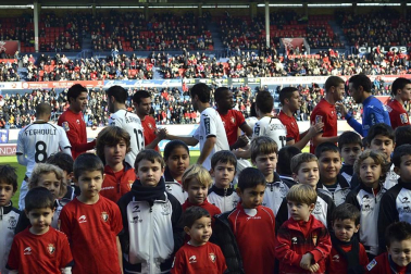 Imágenes de los aficionados de Osasuna durante el partido de Liga que enfrentó al equipo navarro con el Valencia