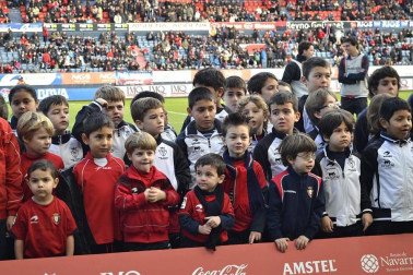 Imágenes de los aficionados de Osasuna durante el partido de Liga que enfrentó al equipo navarro con el Valencia