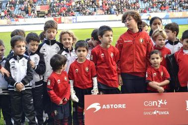 Imágenes de los aficionados de Osasuna durante el partido de Liga que enfrentó al equipo navarro con el Valencia
