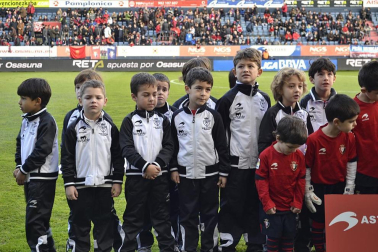 Imágenes de los aficionados de Osasuna durante el partido de Liga que enfrentó al equipo navarro con el Valencia