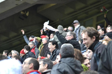 Imágenes de los aficionados de Osasuna durante el partido de Liga que enfrentó al equipo navarro con el Valencia