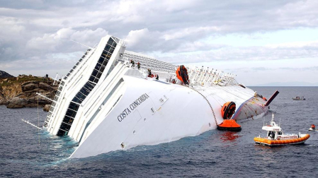 Varias personas han muerto y otras han resultado heridas, mientras continúan las labores de rescate de los pasajeros del crucero Costa Concordia, que encalló la noche del viernes en la isla italiana de Giglio.