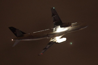 La empresa Spanair confirmó este viernes el cese de sus vuelos, que fueron cancelados esa misma noche en los principales aeropuertos de España.