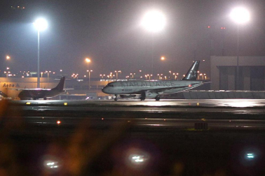 La empresa Spanair confirmó este viernes el cese de sus vuelos, que fueron cancelados esa misma noche en los principales aeropuertos de España.