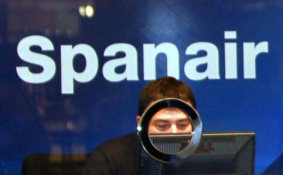 La empresa Spanair confirmó este viernes el cese de sus vuelos, que fueron cancelados esa misma noche en los principales aeropuertos de España.