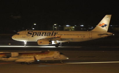 La empresa Spanair confirmó este viernes el cese de sus vuelos, que fueron cancelados esa misma noche en los principales aeropuertos de España.