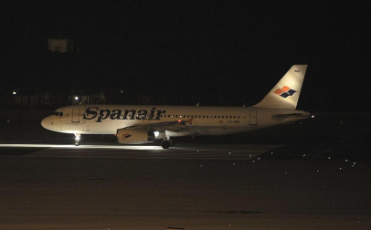 La empresa Spanair confirmó este viernes el cese de sus vuelos, que fueron cancelados esa misma noche en los principales aeropuertos de España.