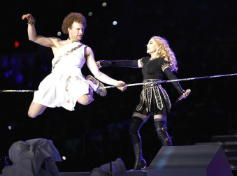 La Reina del Pop aprovechó uno de los eventos deportivos más vistos en la televisdión estadounidense para rememorar su carrera musical con una presentación en la que interpretó sus éxitos, desde el clásico "Like a Prayer" hasta el más reciente "Give me all your loving".