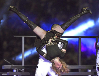 La Reina del Pop aprovechó uno de los eventos deportivos más vistos en la televisdión estadounidense para rememorar su carrera musical con una presentación en la que interpretó sus éxitos, desde el clásico "Like a Prayer" hasta el más reciente "Give me all your loving".