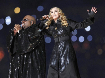 La Reina del Pop aprovechó uno de los eventos deportivos más vistos en la televisdión estadounidense para rememorar su carrera musical con una presentación en la que interpretó sus éxitos, desde el clásico "Like a Prayer" hasta el más reciente "Give me all your loving".