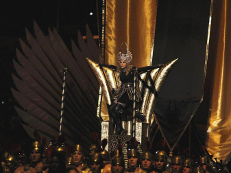 La Reina del Pop aprovechó uno de los eventos deportivos más vistos en la televisdión estadounidense para rememorar su carrera musical con una presentación en la que interpretó sus éxitos, desde el clásico "Like a Prayer" hasta el más reciente "Give me all your loving".