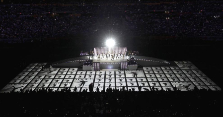 La Reina del Pop aprovechó uno de los eventos deportivos más vistos en la televisdión estadounidense para rememorar su carrera musical con una presentación en la que interpretó sus éxitos, desde el clásico "Like a Prayer" hasta el más reciente "Give me all your loving".
