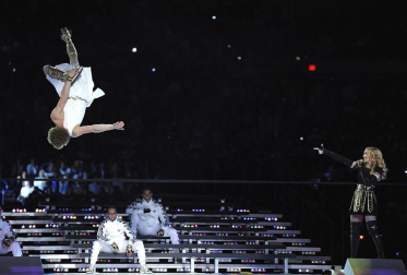 La Reina del Pop aprovechó uno de los eventos deportivos más vistos en la televisdión estadounidense para rememorar su carrera musical con una presentación en la que interpretó sus éxitos, desde el clásico "Like a Prayer" hasta el más reciente "Give me all your loving".