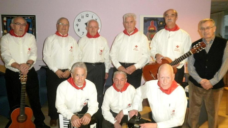 El Grupo Solidario de la Cruz Roja, que dirige Rosario Baigorri, es el mejor ejemplo de envejecimiento activo y saludable, disfrutando con la música de ayer. Lo componen José Luis Lacunza, Jorge Gordón, Carlos Echeverría, Vidal Aguinaga, Pascual Rodríguez, Patxi Sánchez, Florencio Iriarte, Pedro Mari Labari y Rosario Baigorri.