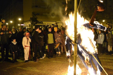 La localidad ha celebrado sus carnavales que han finalizado con la quema de Jacobo de Licras en la Plaza Consistorial de la localidad.