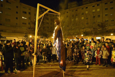 La localidad ha celebrado sus carnavales que han finalizado con la quema de Jacobo de Licras en la Plaza Consistorial de la localidad.