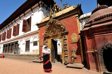 Cientos de monjes sadhus han llegado a Kathmandu para participar en el festival Maha Shiva Ratri, que comienza el 20 de febrero. Hombres religiosos, sadhus o hindues, rezan en las inmedicaciones del Templo Pashupatinath. AFP