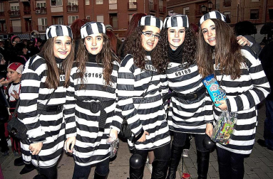 Ambiente y disfraces en los Carnavales de San Adrián 2012.