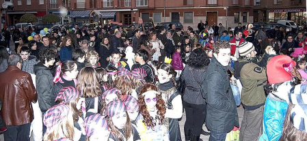Ambiente y disfraces en los Carnavales de San Adrián 2012.