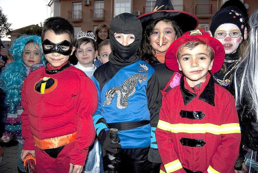 Ambiente y disfraces en los Carnavales de San Adrián 2012.