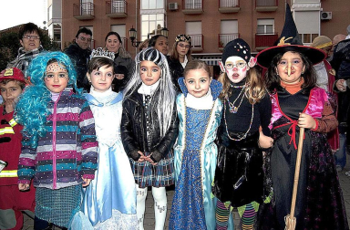 Ambiente y disfraces en los Carnavales de San Adrián 2012.