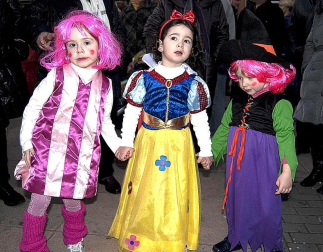 Ambiente y disfraces en los Carnavales de San Adrián 2012.