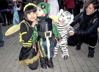 Ambiente y disfraces en los Carnavales de San Adrián 2012.