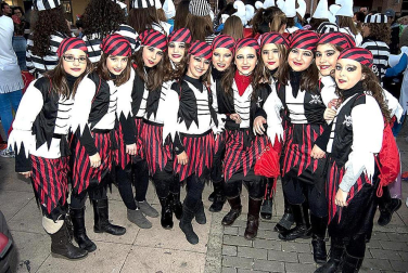 Ambiente y disfraces en los Carnavales de San Adrián 2012.